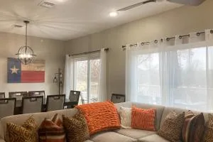 Gruene Luxury on the Guadalupe - 新布朗费尔斯