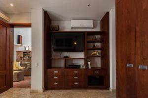 Luxury Apartment Private Pool & Rooftop Jacuzzi