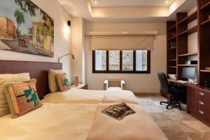 Luxury Apartment Private Pool & Rooftop Jacuzzi