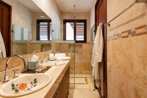 Luxury Apartment Private Pool & Rooftop Jacuzzi