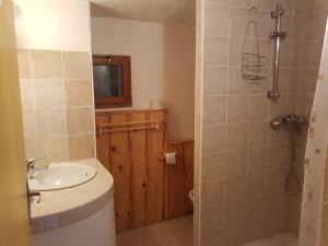 Maisons de vacances La Miellerie Gite du bout du monde La Valbonnette : photos des chambres