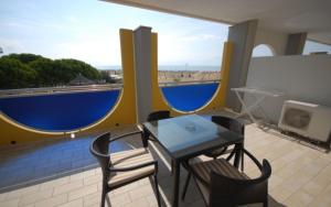 Seaside escape apartment with pool view - 3hvězdičkové hotely ve městě Bibione