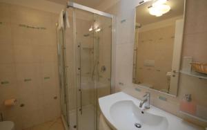 Seaside escape apartment with pool view