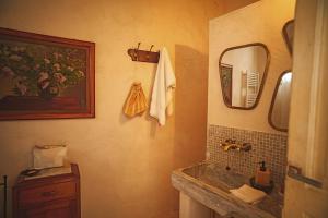 Suites Li Curti, camere con piscina!