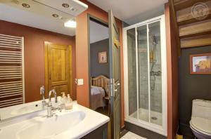 B&B / Chambres d'hotes Le clos du martouret : Chambre Deluxe 1