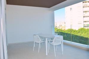 Bright suite with terrace and ocean view