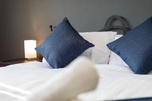 Newly Refurbed Home With Football Table Near M5 Junction 2