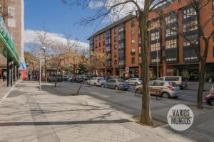 Escapada con parking para 3, vive la Latina