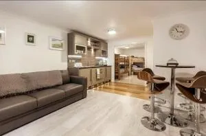 Guest home 10 Bed bunkhouse - Dowlais