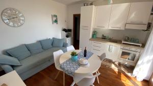 EnjoyIseoLake - Le Terrazze - 2 rooms flat with a pool and a terrace with a stunning lake view