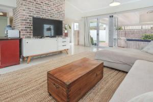 Hibiscus on Fourth - off-the-grid family entertainment