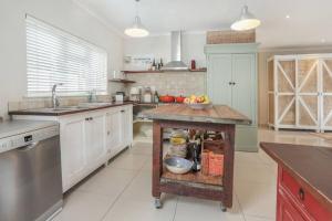 Hibiscus on Fourth - off-the-grid family entertainment