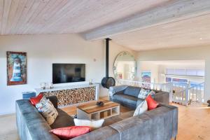 Sea Valley Lodge X - 180 degree sea views