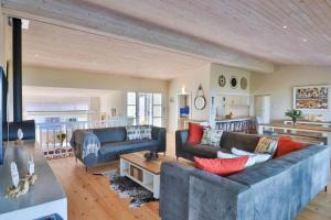 Sea Valley Lodge X - 180 degree sea views