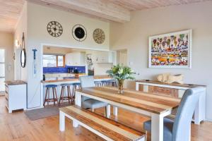 Sea Valley Lodge X - 180 degree sea views