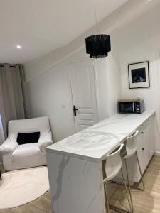 Villas L Ecrin de Lidia close to MEETT Air conditioning Parking : photos des chambres
