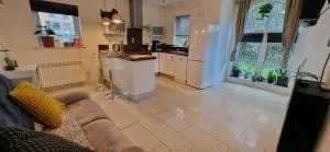 Peaceful & Pet Friendly 200mtrs to Dundrum Centre - Ballybrack