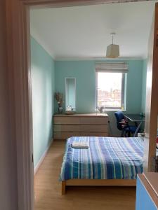 2 Bed Flat with Balcony - Zone 1 Central London