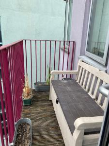 2 Bed Flat with Balcony - Zone 1 Central London