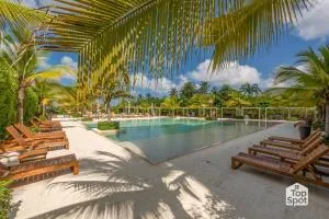 Oceanfront TopSpot in Cartagenas Best Beach - Punta Canoas