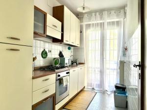 2 Camere con Balcone, Ascensore e Parcheggio