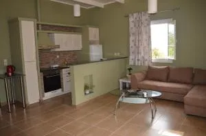 Mel's Apartments - 佩萨达