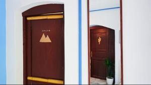 Atlas room with shared bathroom