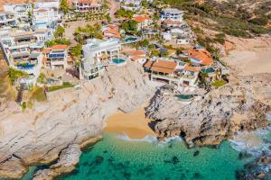 NEW Stunning Villa, full staff, gym and has its own Private Swimmable Beach