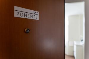 Ponente - Balcony, Free Parking,Close to Como