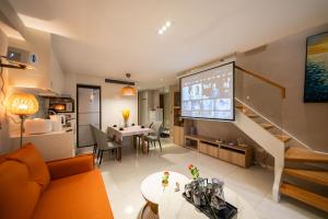 Shanghai Hills & Wanye Spacious Family Suites close to line 13