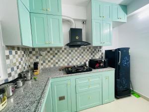Luxurious 2 Bedroom Flat near Airport