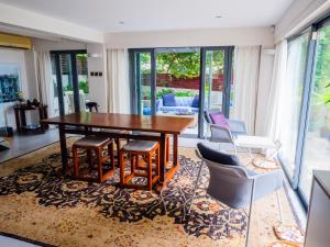 3 Storey Villa, 300 Steps from the beach! - Strutture non classificate a Hong Kong