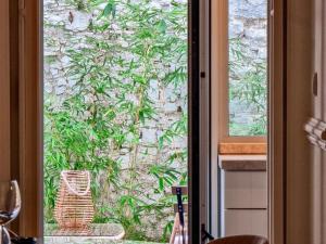 Apartment w. lots of green in a beautiful terrace