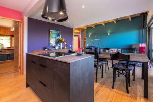 Main House - Maison Mahogany - 100sqm design with lagoon view and jacuzzi