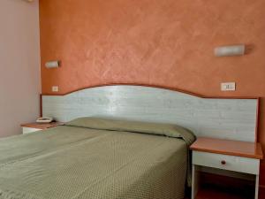 Double or Twin Room with Lateral Sea View room in Hotel Soleado