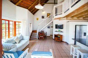 Cozy home 2 mins from the beach