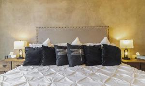 Panoramic Paradise 4BR Gem Overlooking SMAs Dam