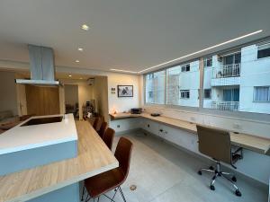 LK906 Apto com Terraço Privativo e Cozinha Completa