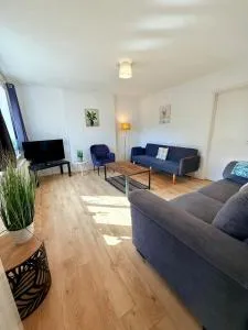 Winsbury way 3 BR Long Stays - 温特伯恩