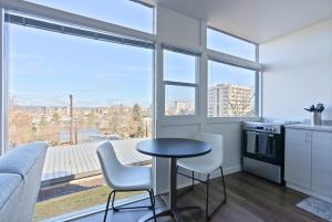 Historic Modern Apartment Park Free w DT Views