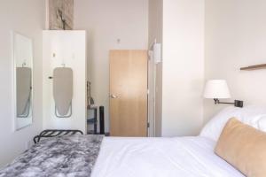 Flexhome Brewery District EL11 - Just 3 Blocks to Fiserv with Gym and Parking