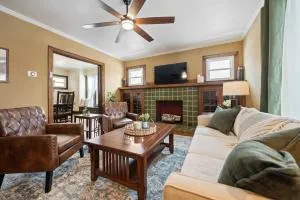 Huntington Modern History - 4br, Mu, Dt, St Marys - 亨廷顿