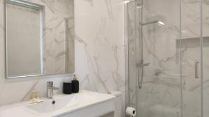 Chiado Modern Attic Duplex 2-Bedroom Apartment