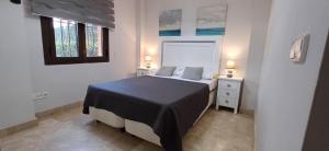 Apartamento de tres dormitorios muy espacioso con jardines y piscinas