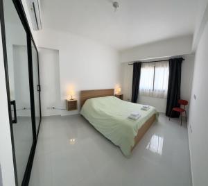 New Spacious & Bright 2BR & 2BA, Pool & Beach Shuttle, WIFI & AC Gold Reef 209