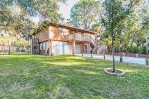 Cheery home with fire-pit, screened-in porch - pets allowed - Oceanmarsh Subdivision