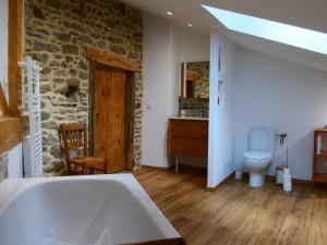 Maisons de vacances Maison Les Sauvages Blassac 8-10 personnes : photos des chambres