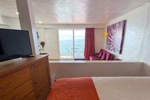 Suite with panoramic ocean views & balcony!