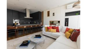 Superb Modern and Unique Liberdade Apt - 4-star hotels in Lisbon