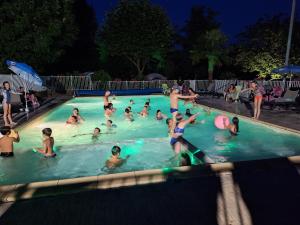 Campings Camping LePigeonnier a Miers pres du gouffre de Padirac : photos des chambres
